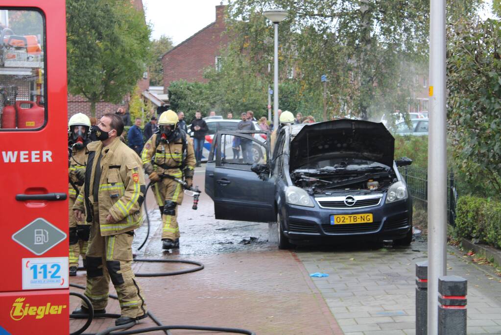 Auto gaat in vlammen op