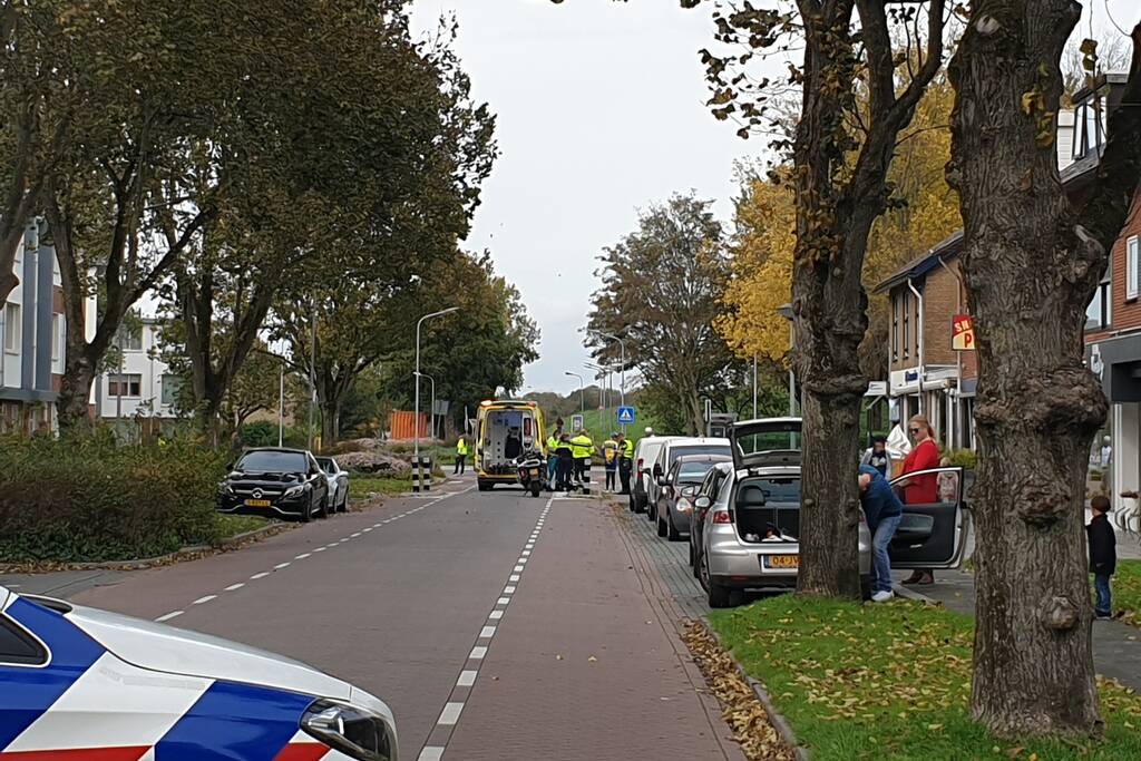 Wielrenner gewond na botsing op paaltje