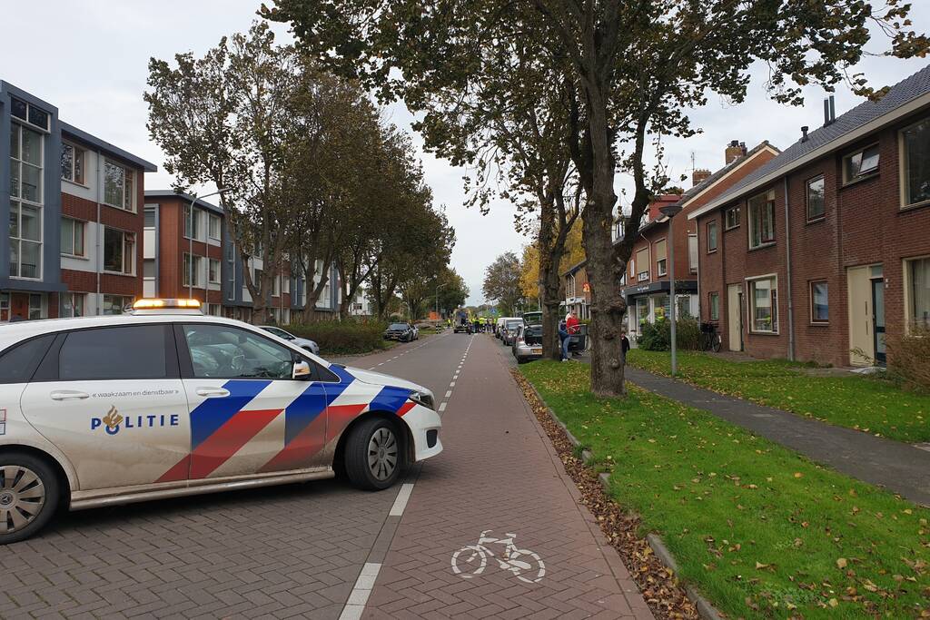 Wielrenner gewond na botsing op paaltje