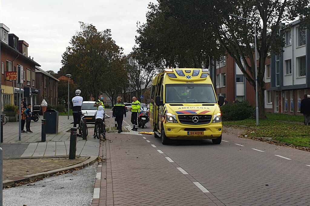 Wielrenner gewond na botsing op paaltje