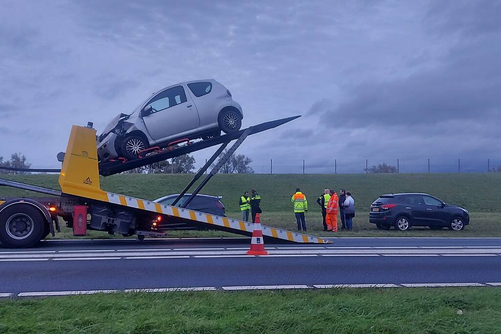 Veel schade bij ongeval tussen twee auto's