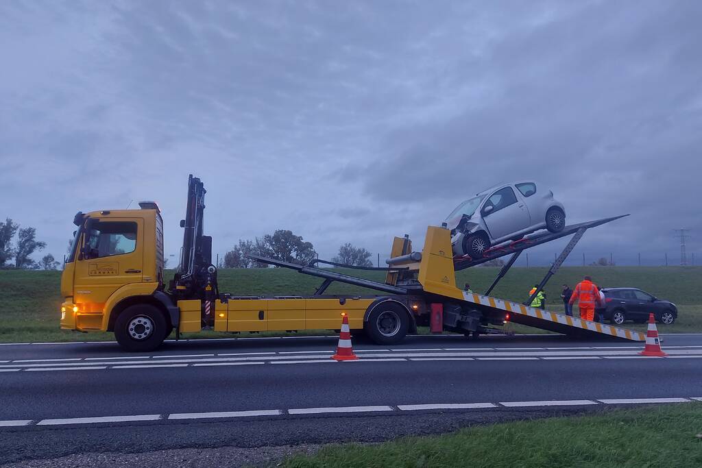 Veel schade bij ongeval tussen twee auto's