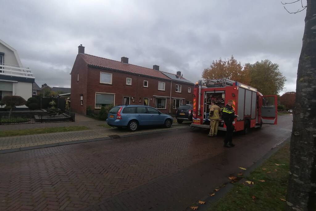 Brommer in schuur vat vlam