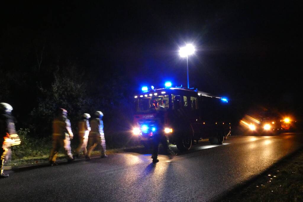 Auto belandt in greppel, bestuurder gevlucht
