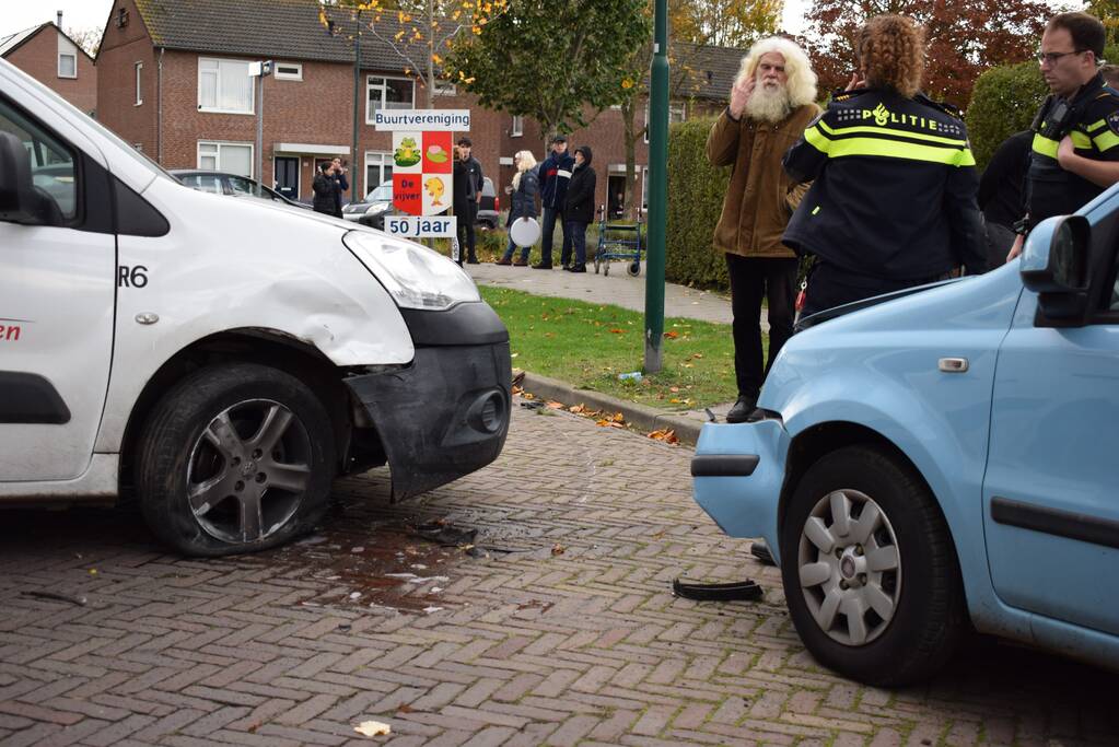 Drie voertuigen betrokken bij aanrijding op kruising