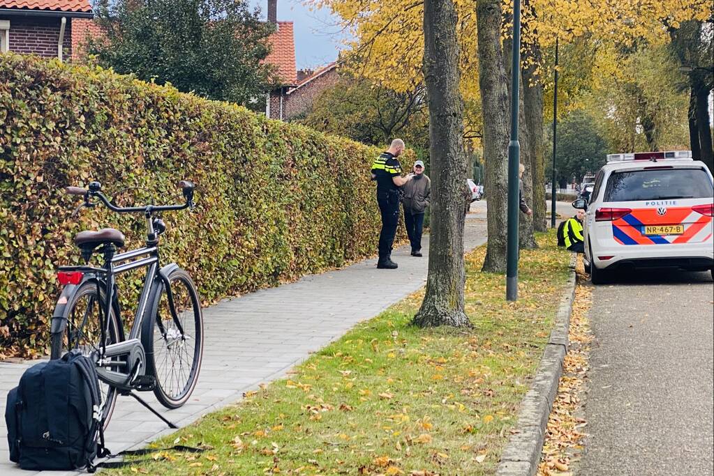 Fietser en scooterrijder botsen hard op elkaar
