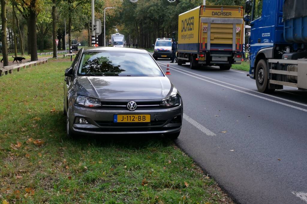 Overstekende fietser aangereden door auto