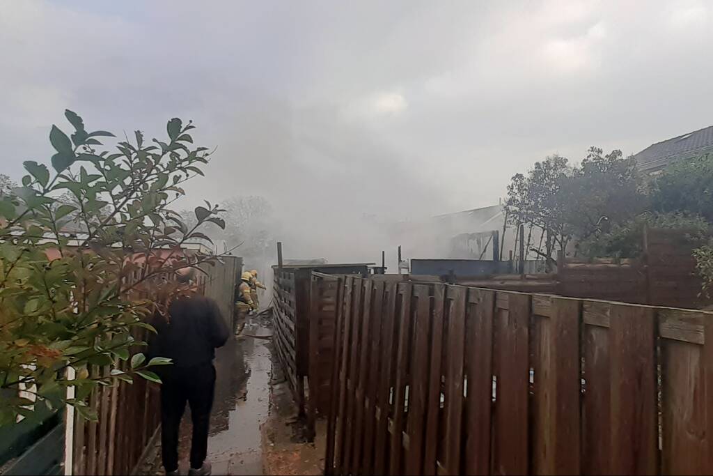 Camperbrand slaat over naar meerdere schuren