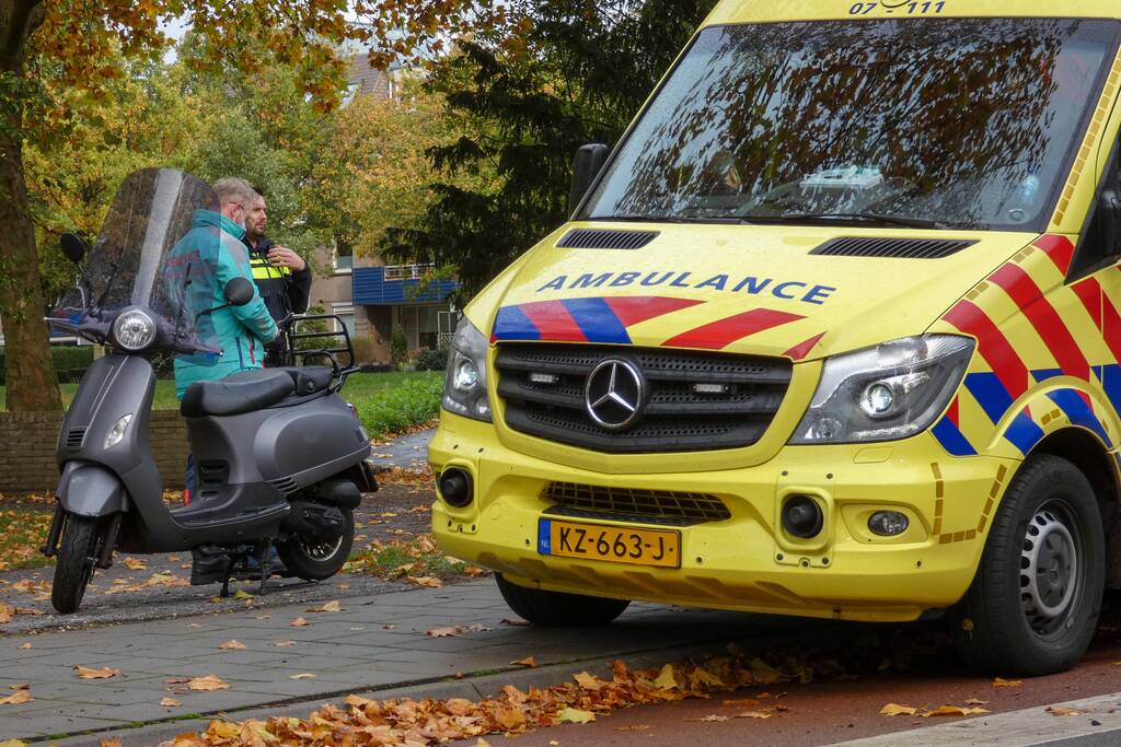 Scooterrijder aangereden op rotonde