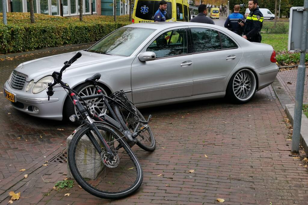 Fietser gewond na botsing met auto