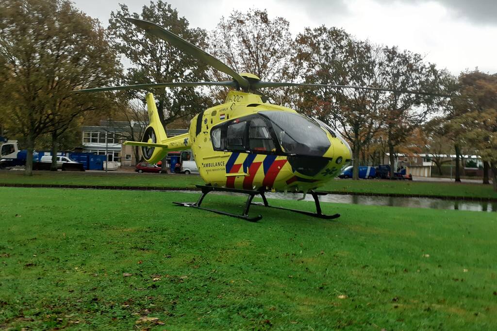 Persoon gewond na aanrijding met auto