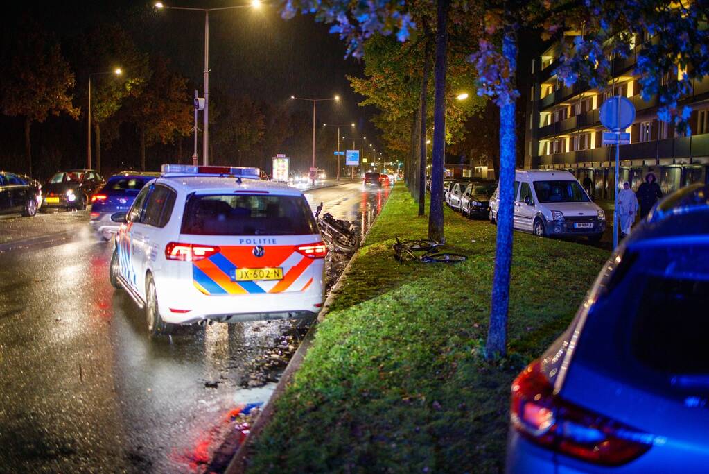 Twee gewonden bij aanrijding tussen motor en fiets