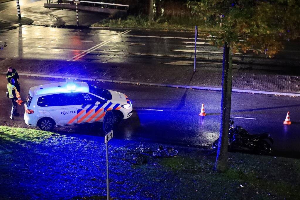 Twee gewonden bij aanrijding tussen motor en fiets