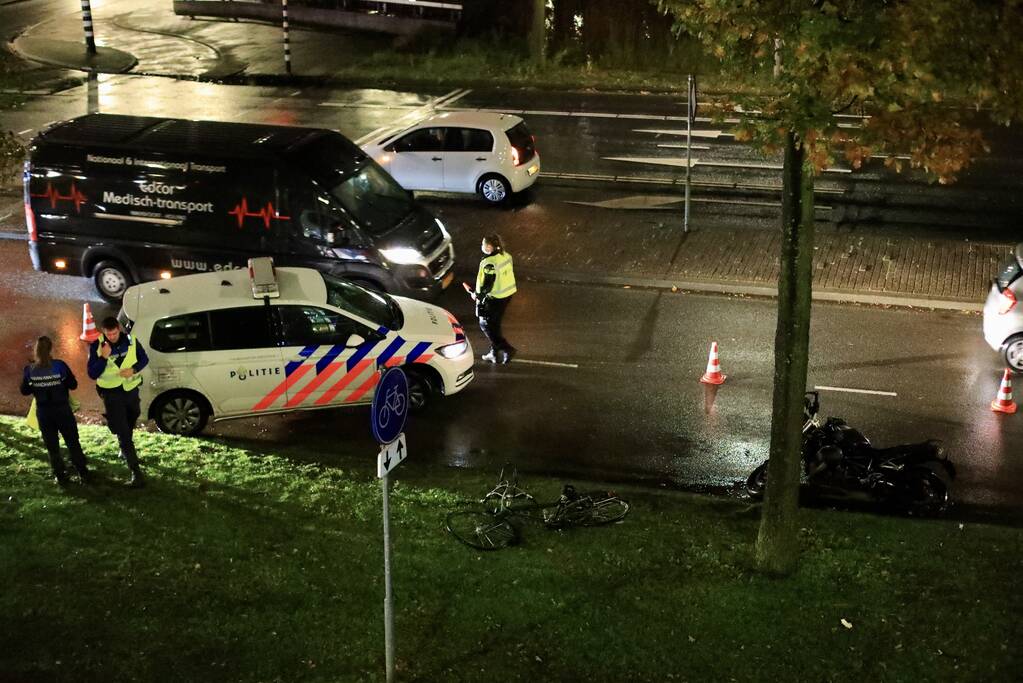 Twee gewonden bij aanrijding tussen motor en fiets