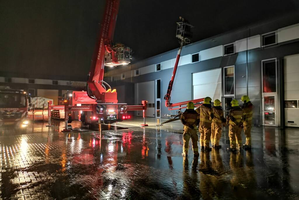 Twee personen vast in hoogwerker