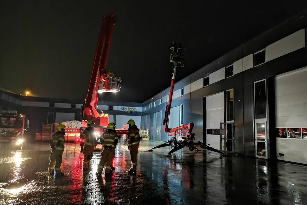 Twee personen vast in hoogwerker
