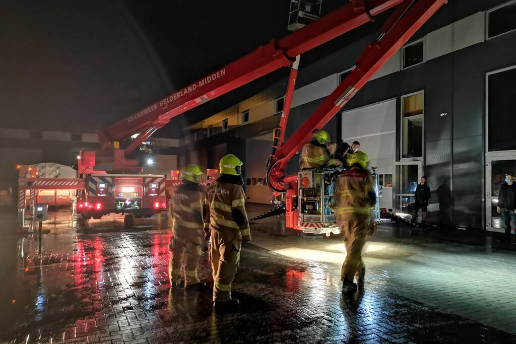 Twee personen vast in hoogwerker
