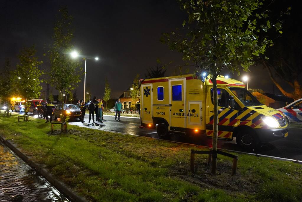 Ruiten van auto ingeslagen nadat bestuurder niet reageert