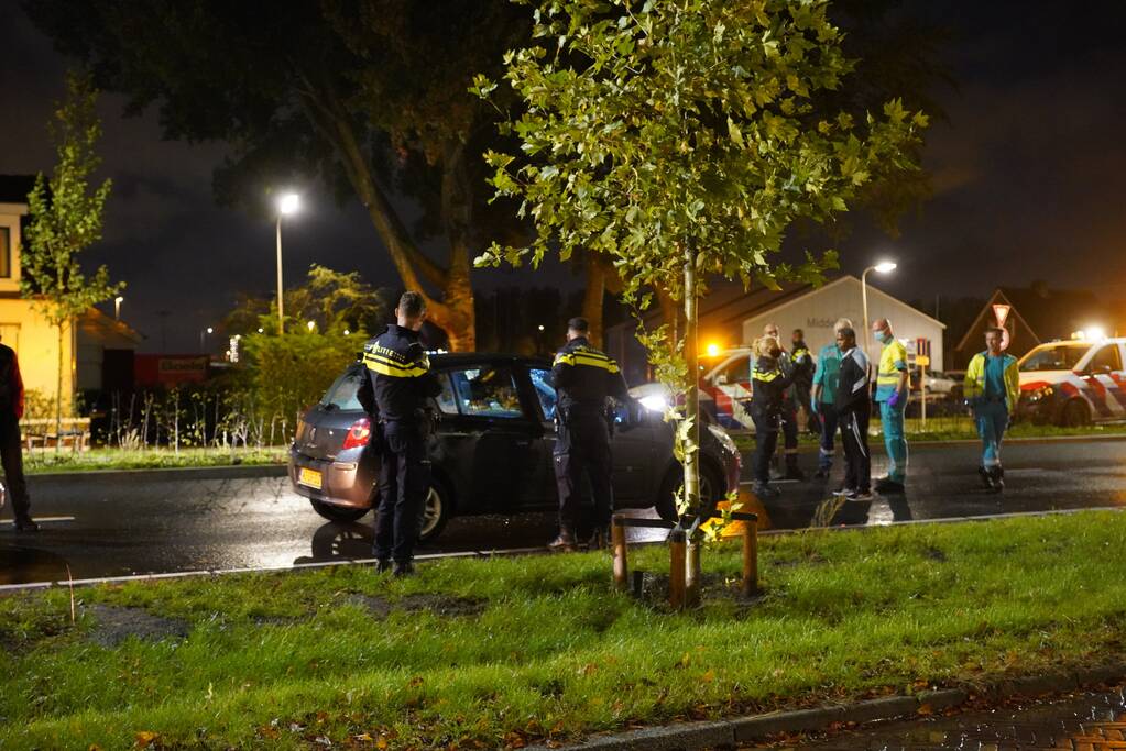 Ruiten van auto ingeslagen nadat bestuurder niet reageert