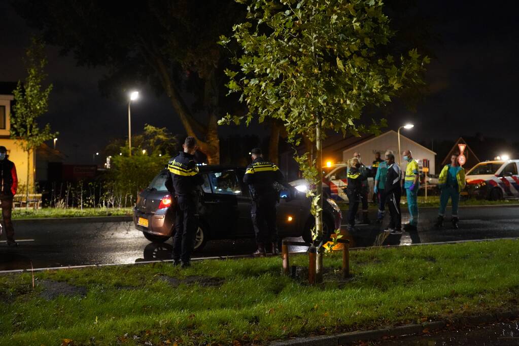 Ruiten van auto ingeslagen nadat bestuurder niet reageert