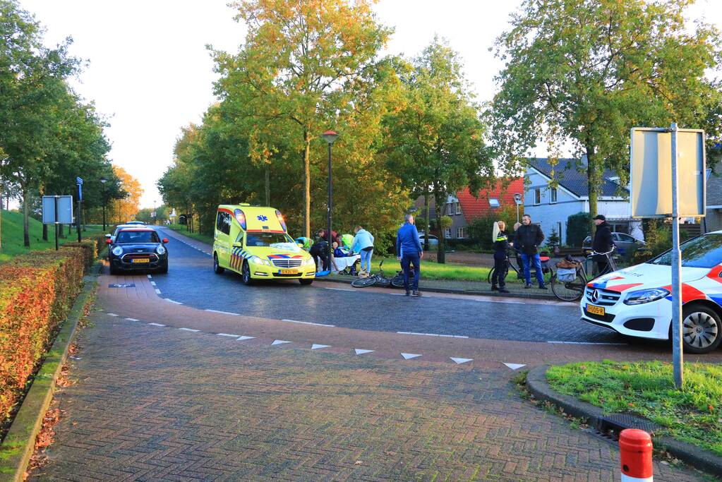 E-bikster gewond na botsing met bestelbus