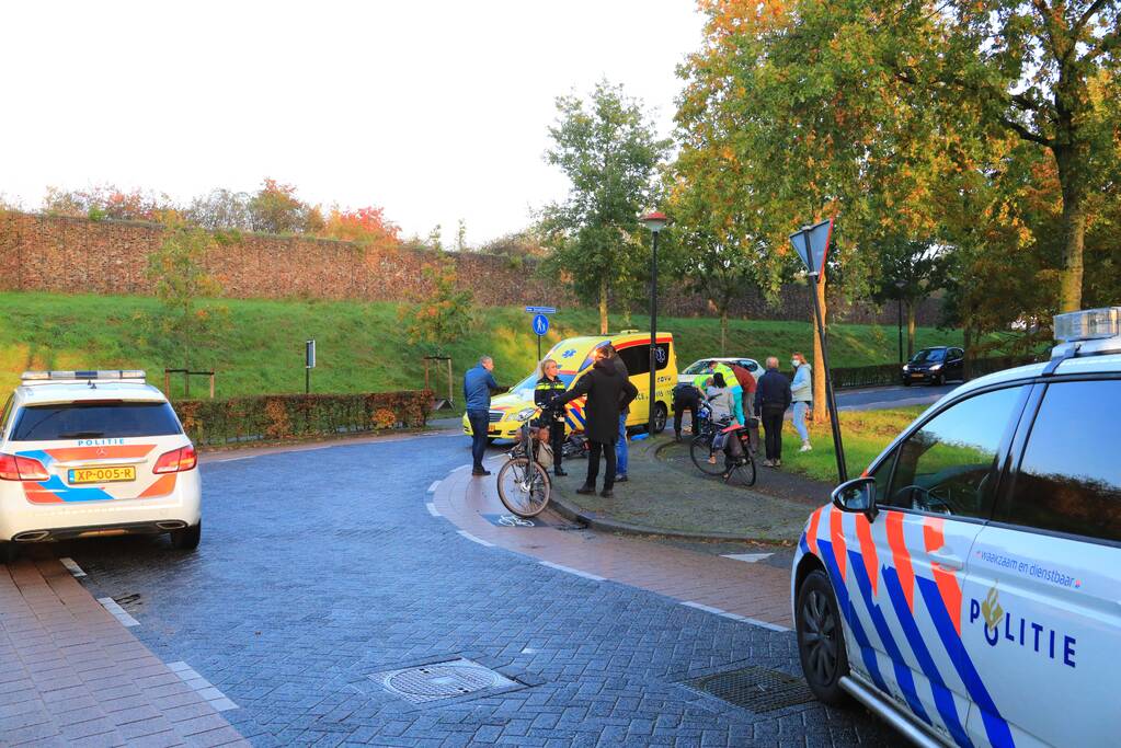 E-bikster gewond na botsing met bestelbus
