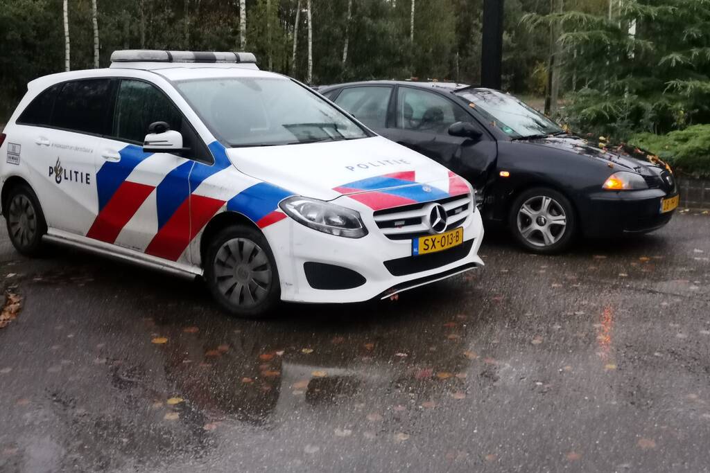 Schade na aanrijding tussen twee auto's