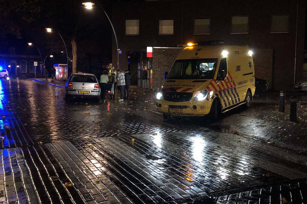 Voetganger gewond na aanrijding met personenauto op zebrapad