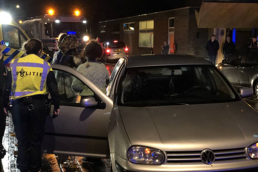Voetganger gewond na aanrijding met personenauto op zebrapad