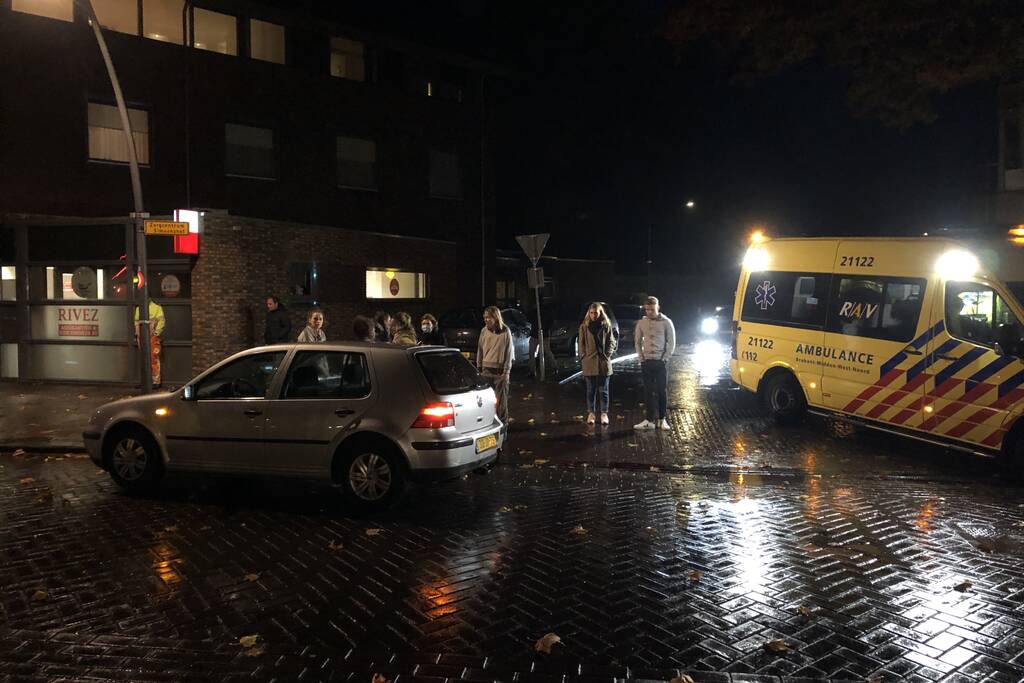 Voetganger gewond na aanrijding met personenauto op zebrapad