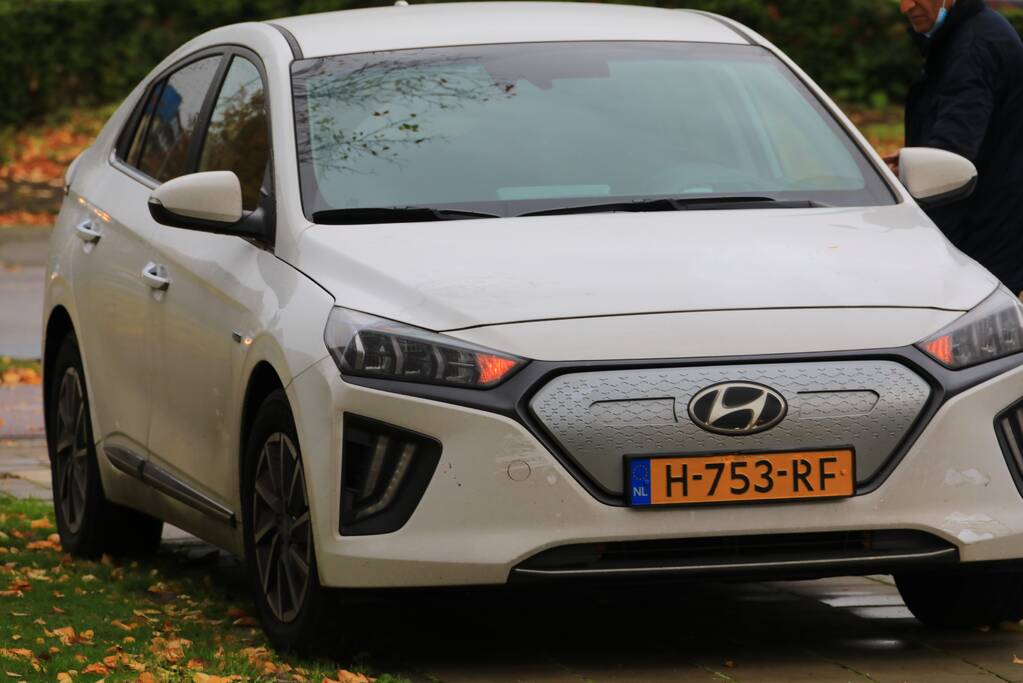 Man op fiets aangereden op rotonde