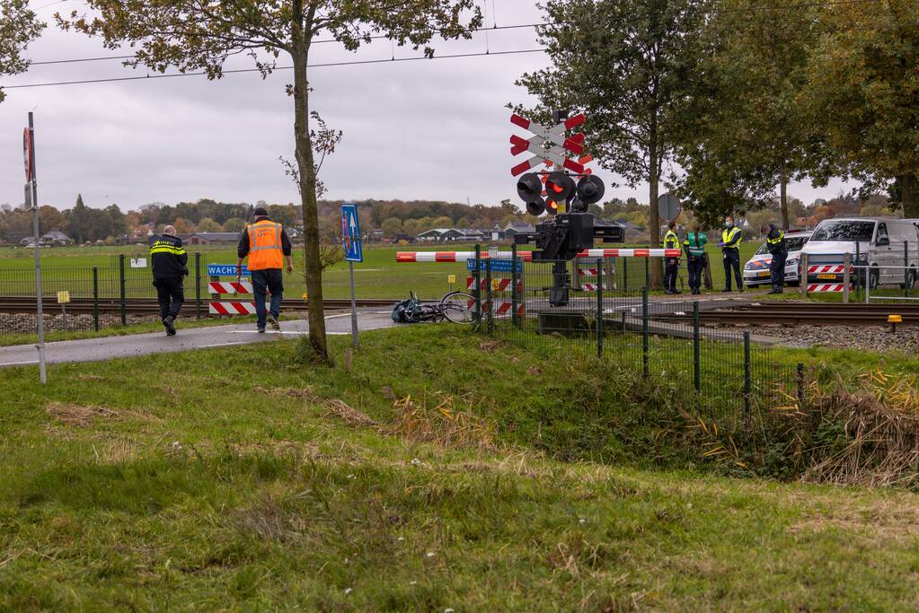 Geen treinverkeer door aanrijding met fietser