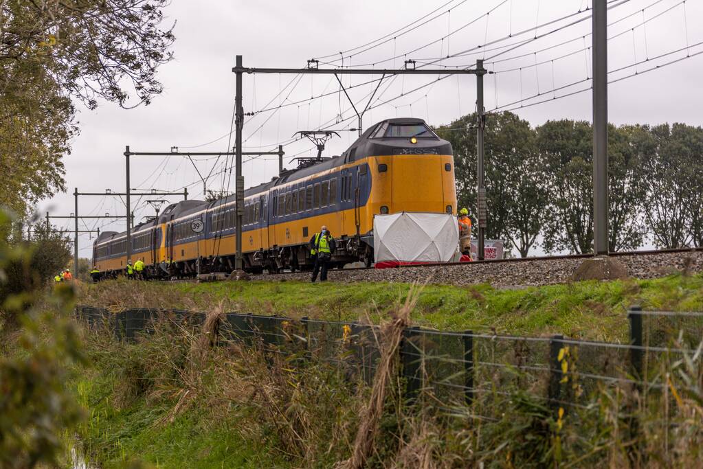 Geen treinverkeer door aanrijding met fietser