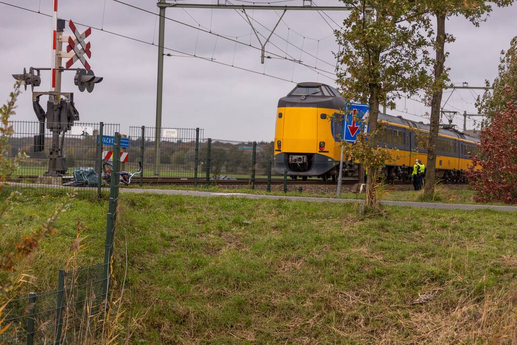 Geen treinverkeer door aanrijding met fietser