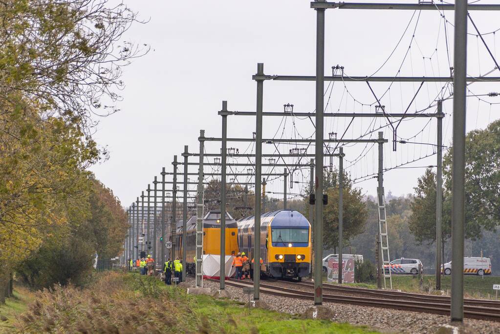 Geen treinverkeer door aanrijding met fietser
