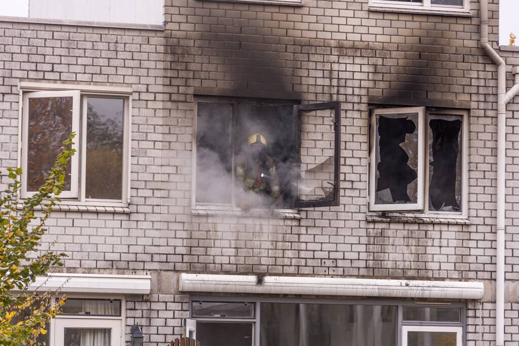 Uitslaande brand in slaapkamer woning