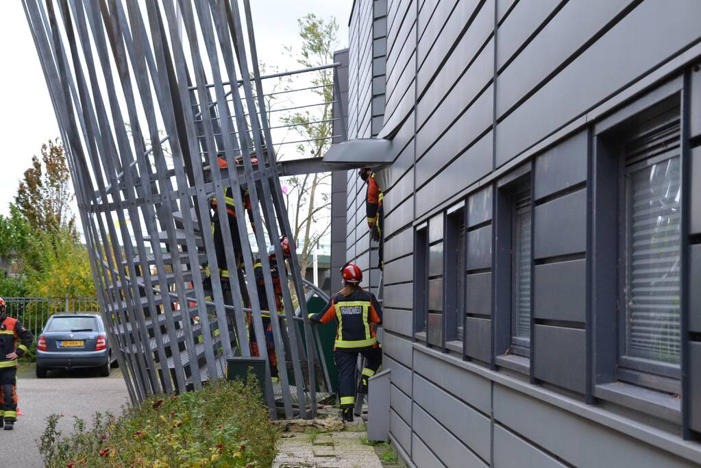 Brandtrap staat op omvallen