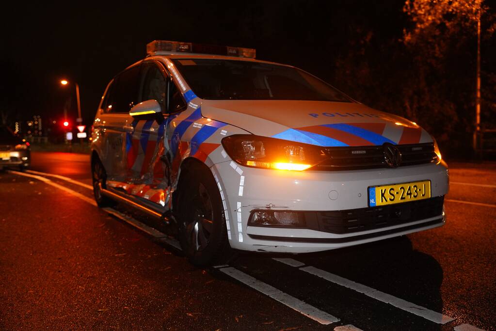 Schade aan politieauto na aanrijding