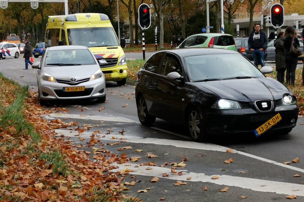 Traumahelikopter landt voor ongeval met voetganger en personenauto