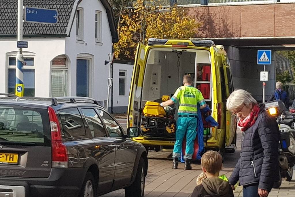 Fietsster gewond na aanrijding met auto