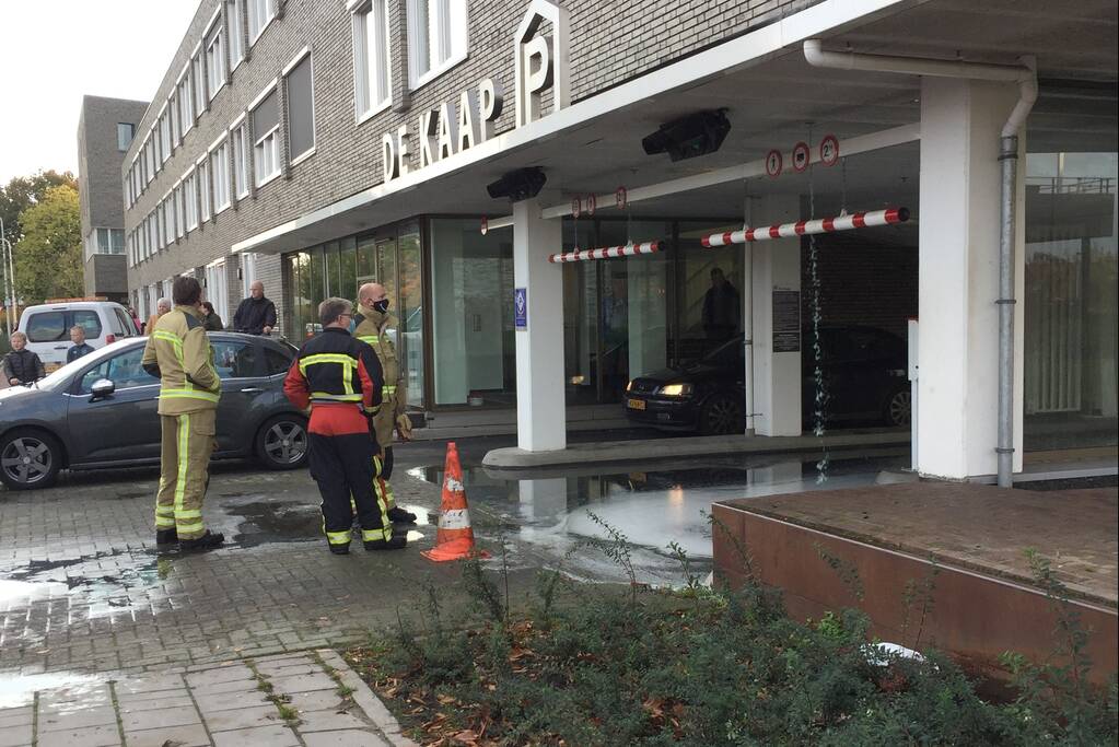 Hoogtebalk komt tegen sprinklerinstallatie met waterballet als gevolg