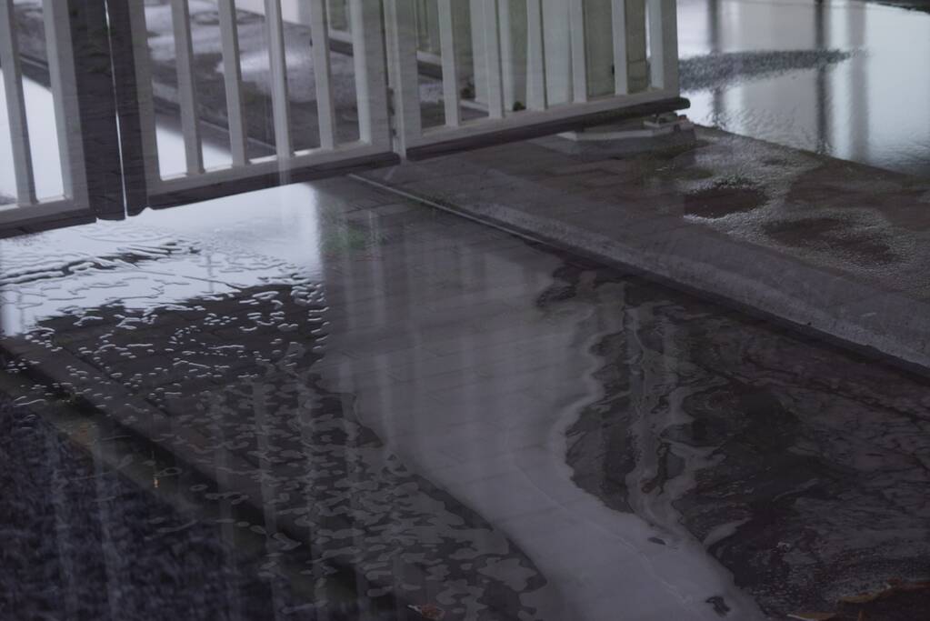 Hoogtebalk komt tegen sprinklerinstallatie met waterballet als gevolg