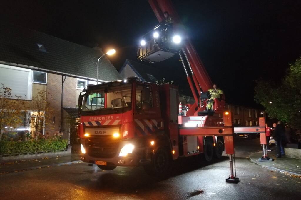 Brandweer blust schoorsteenbrand