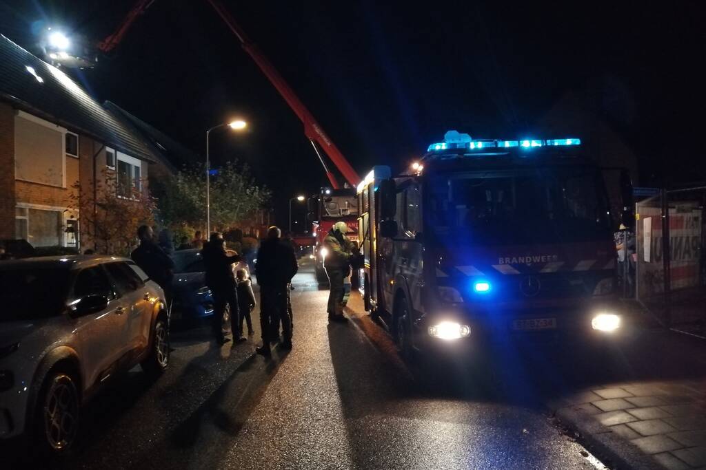 Brandweer blust schoorsteenbrand