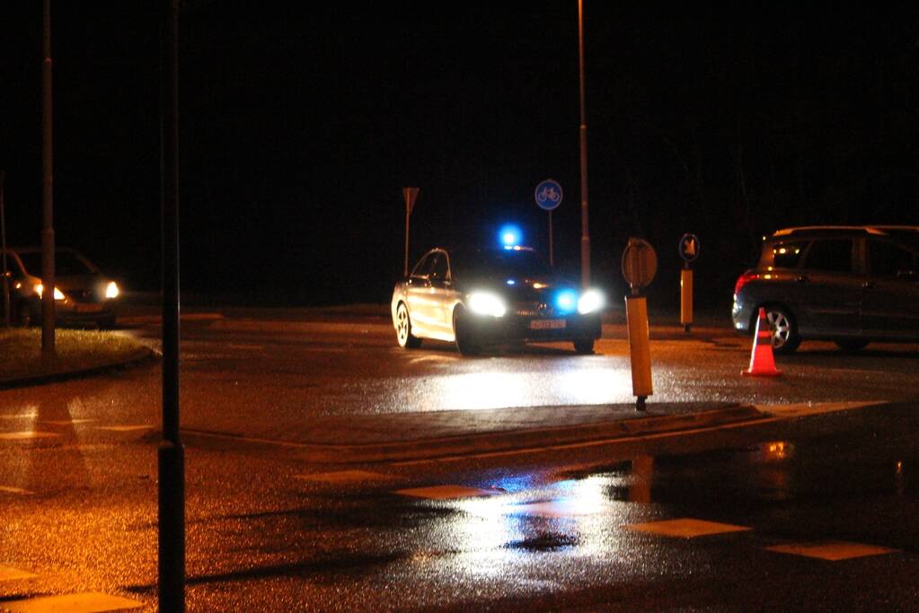 Twee auto's zien elkaar over het hoofd