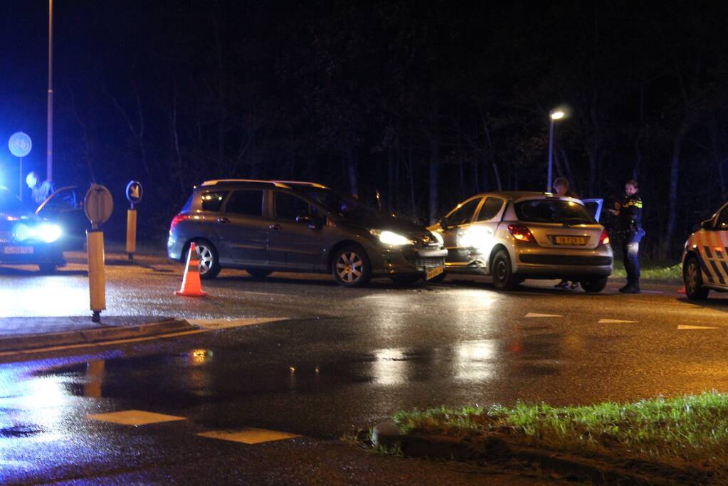 Twee auto's zien elkaar over het hoofd