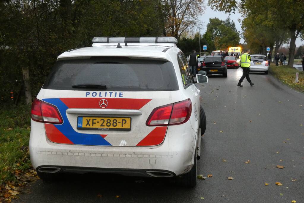 Drie auto's betrokken bij kop-staart aanrijding