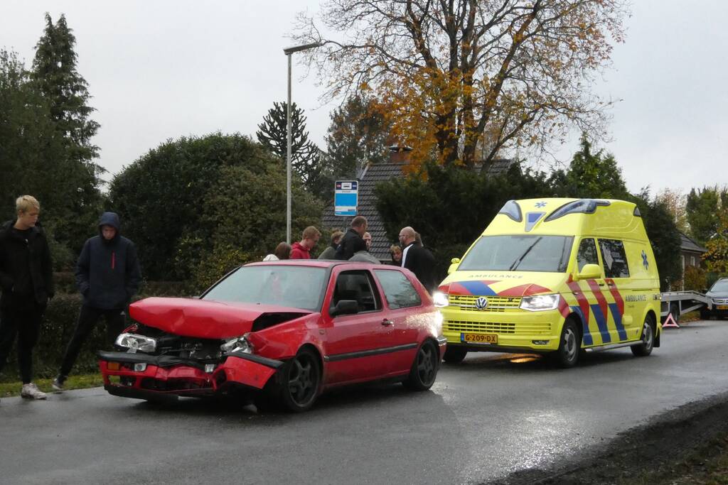 Drie auto's betrokken bij kop-staart aanrijding