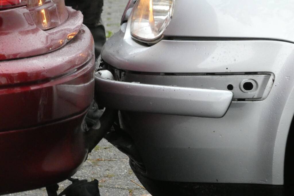 Drie auto's betrokken bij kop-staart aanrijding