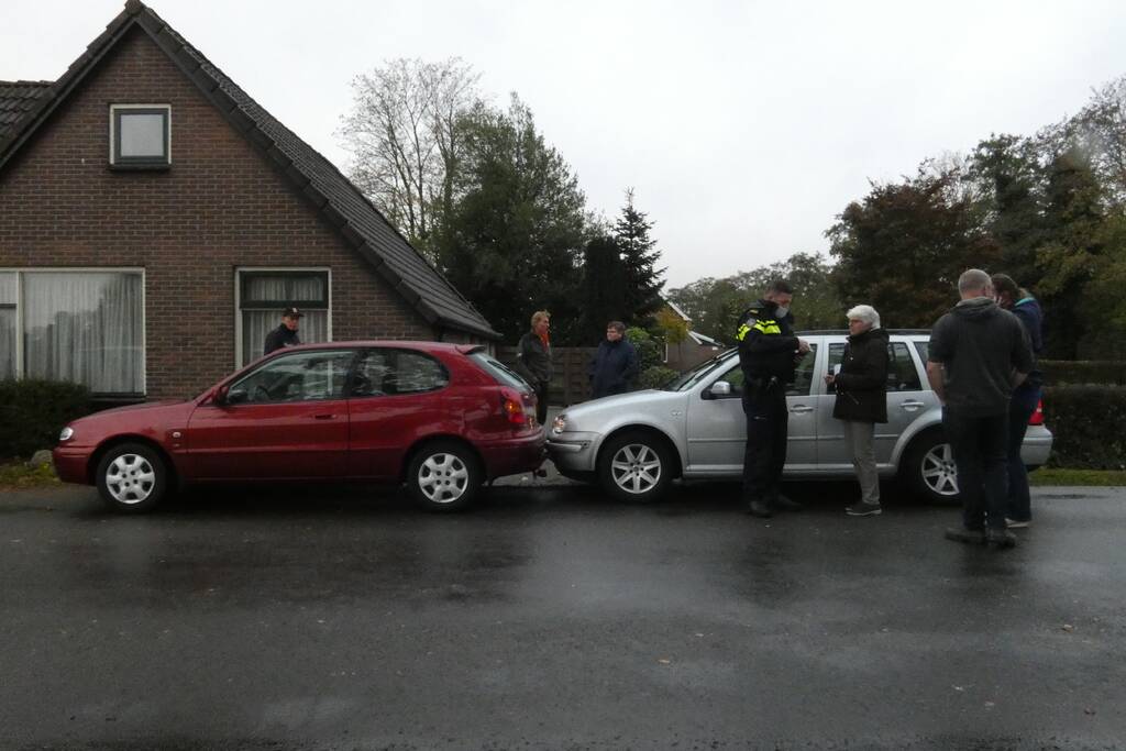 Drie auto's betrokken bij kop-staart aanrijding